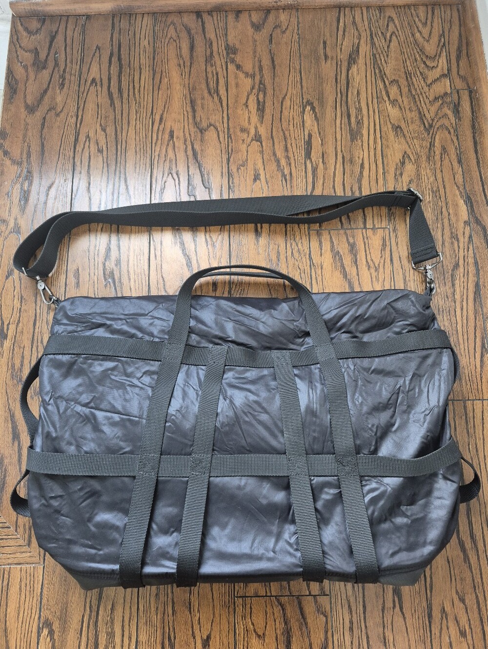 Guess Bag - Large, Black, Great for Travel - Picture 2 of 6
